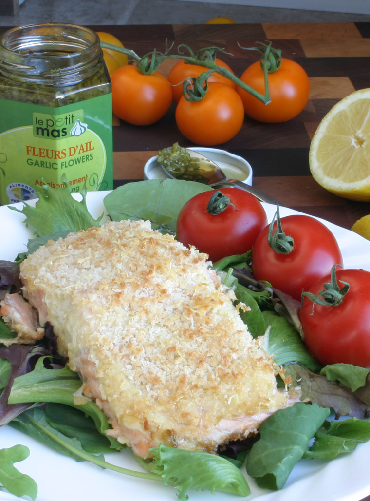 RECETTE_saumon-aux-fleurs-d-ail-en-croute-de-parmesan